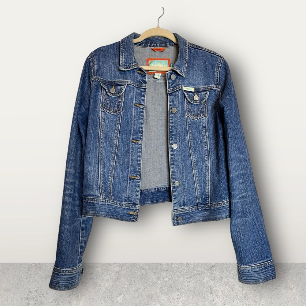 🌞Hollister Large denim jacket🌞
